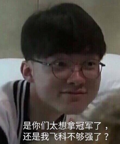 Rekkles分享做客LEC解说席照片：纯白发型，大黑臂注目